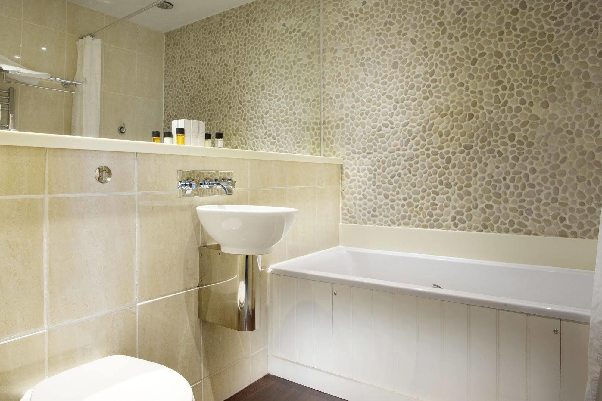 The George Hotel & Brasserie, Cranbrook Bagian luar foto